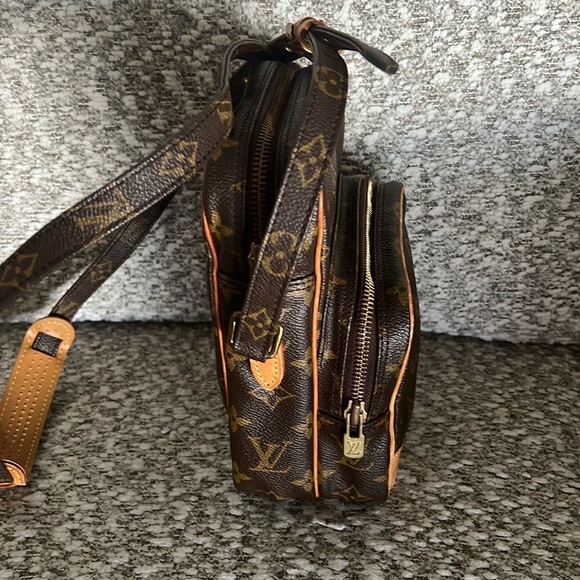 Louis Vuitton Amazon Crossbody - Picture 3 of 9